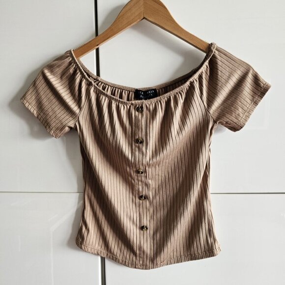 Off the Shoulder Cropped Top - Picture 2 of 7